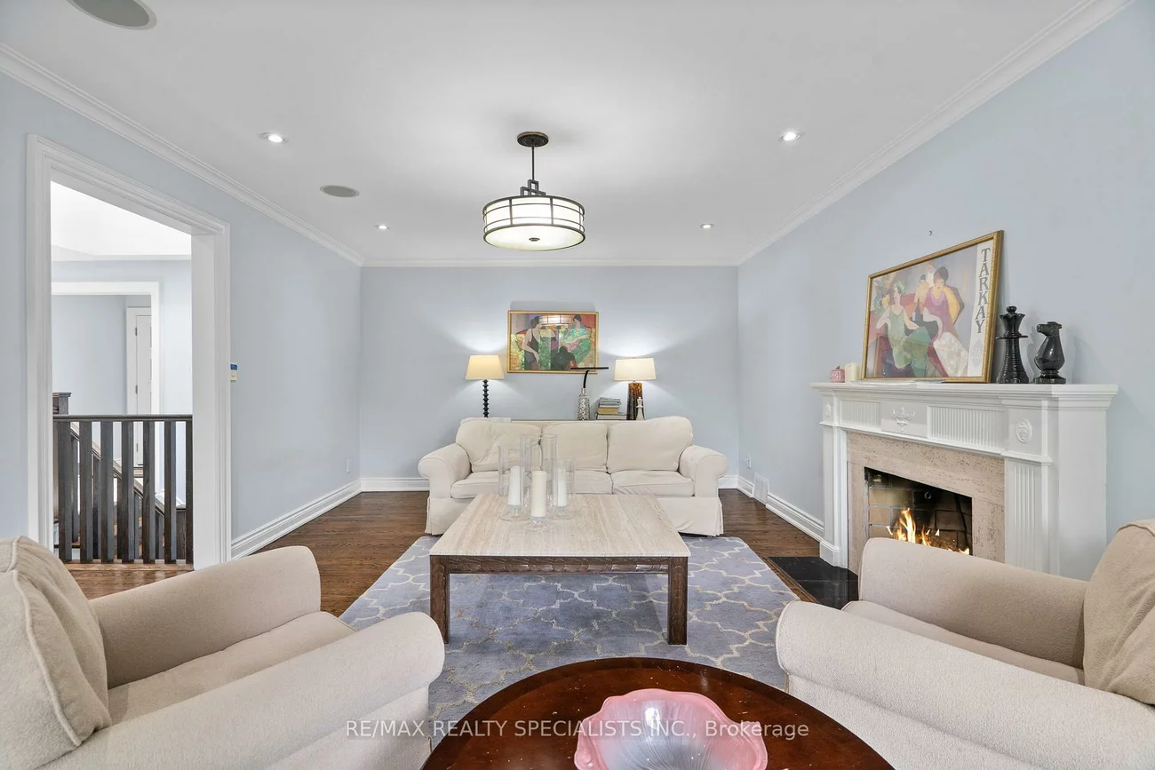 42, Heathview, Bayview Village, Toronto