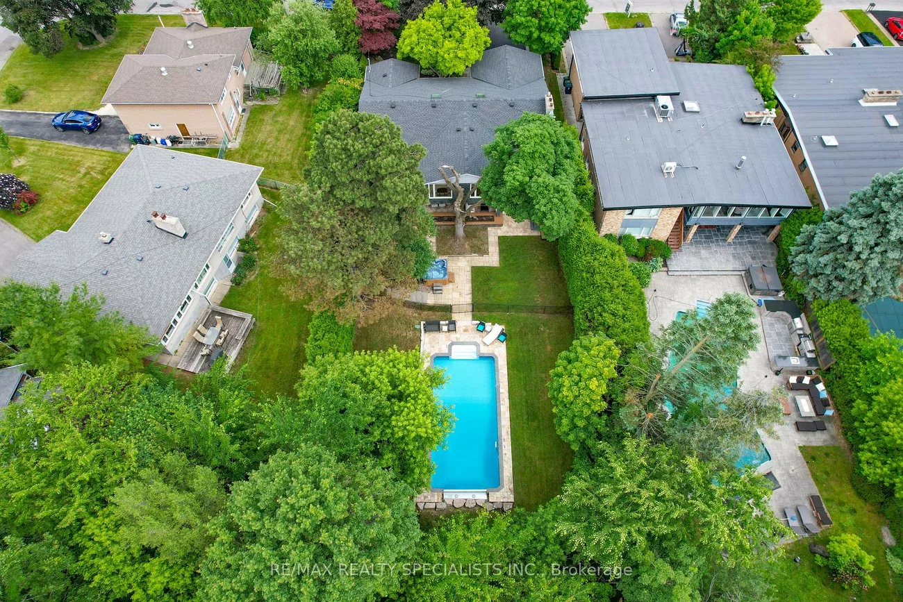 42, Heathview, Bayview Village, Toronto