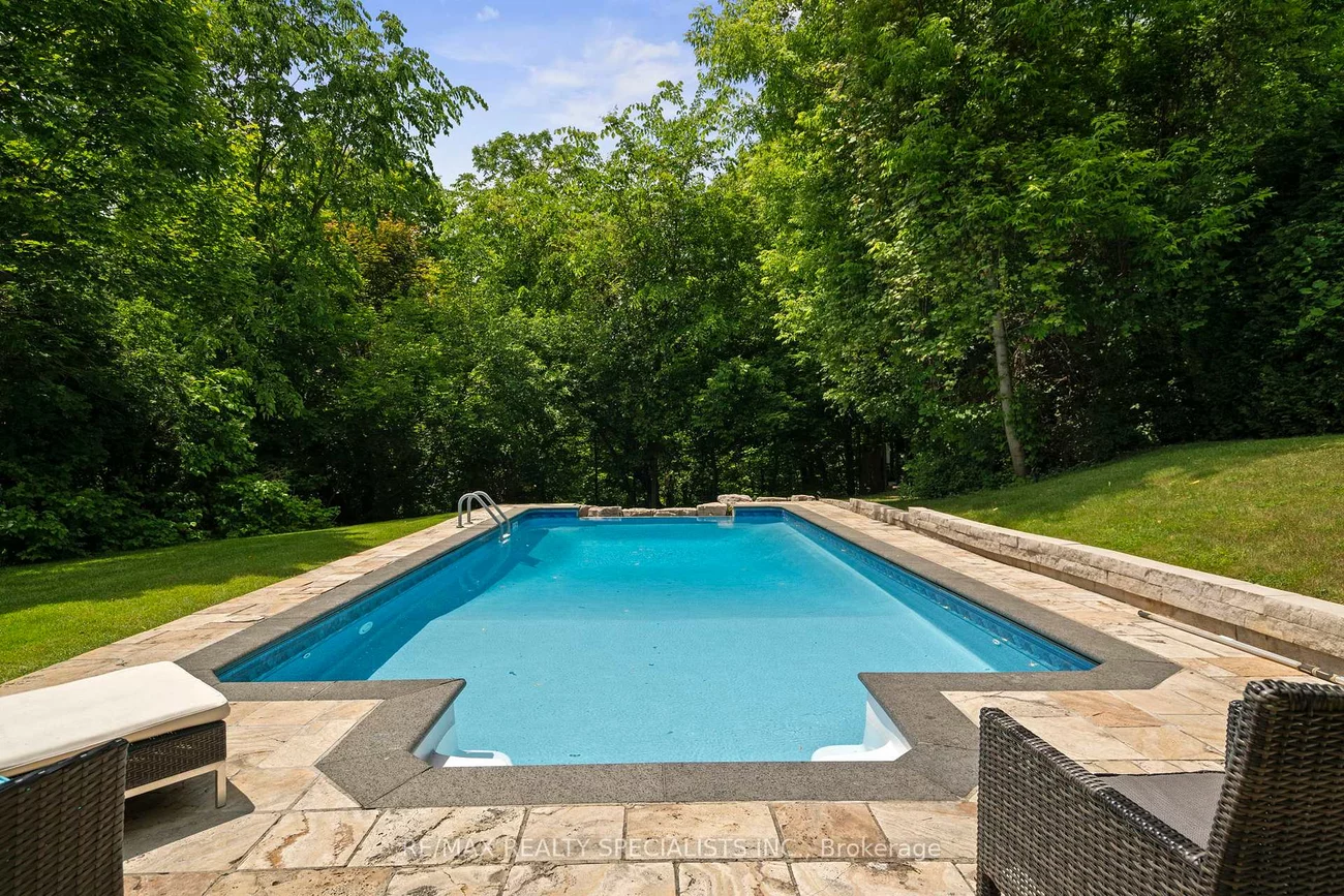 42, Heathview, Bayview Village, Toronto