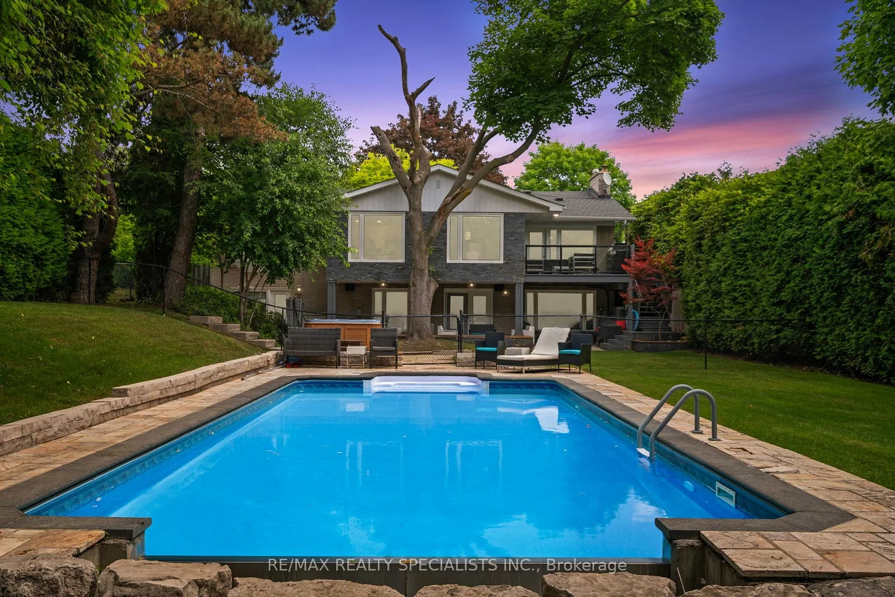 42, Heathview, Bayview Village, Toronto