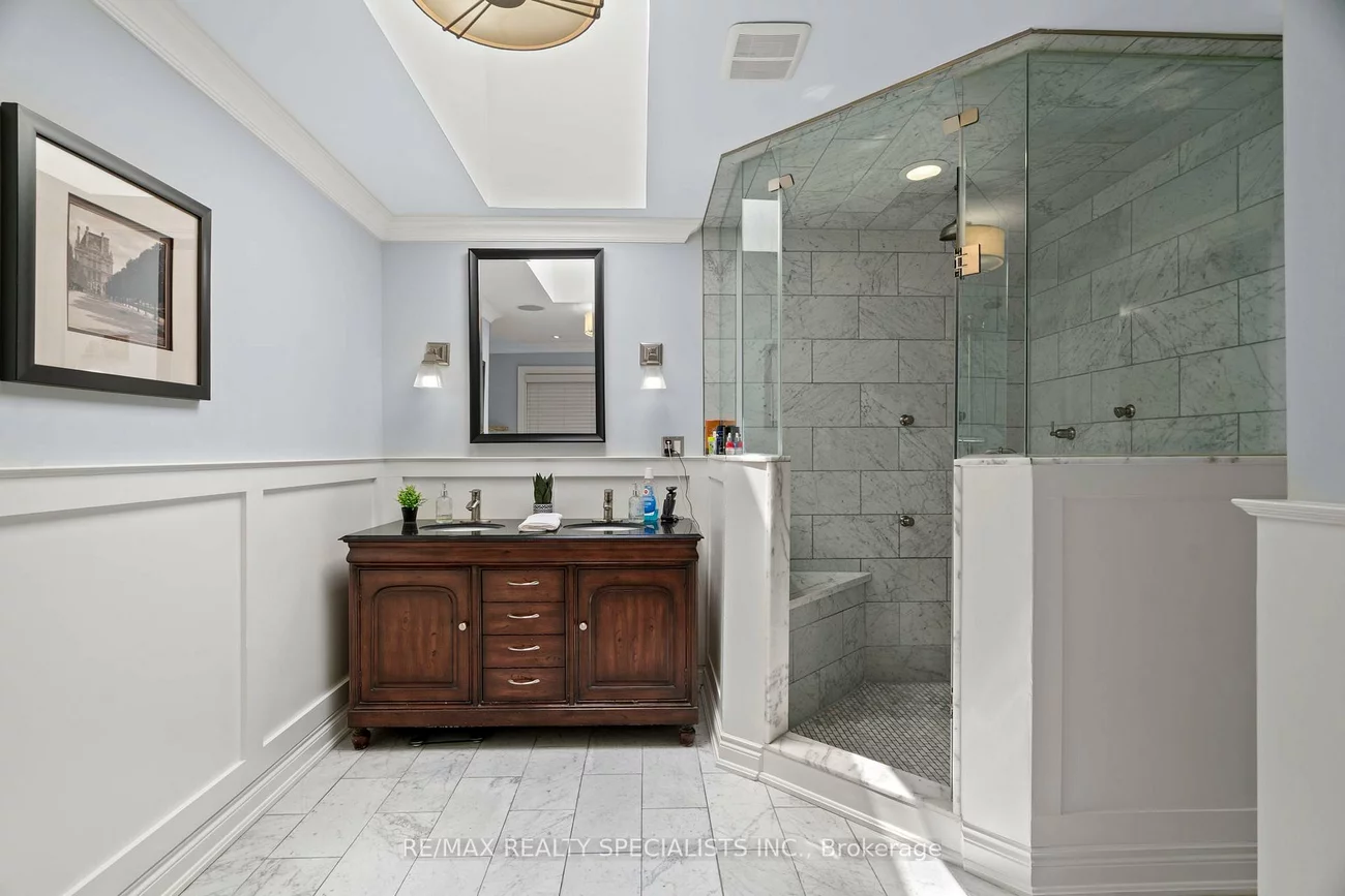 42, Heathview, Bayview Village, Toronto