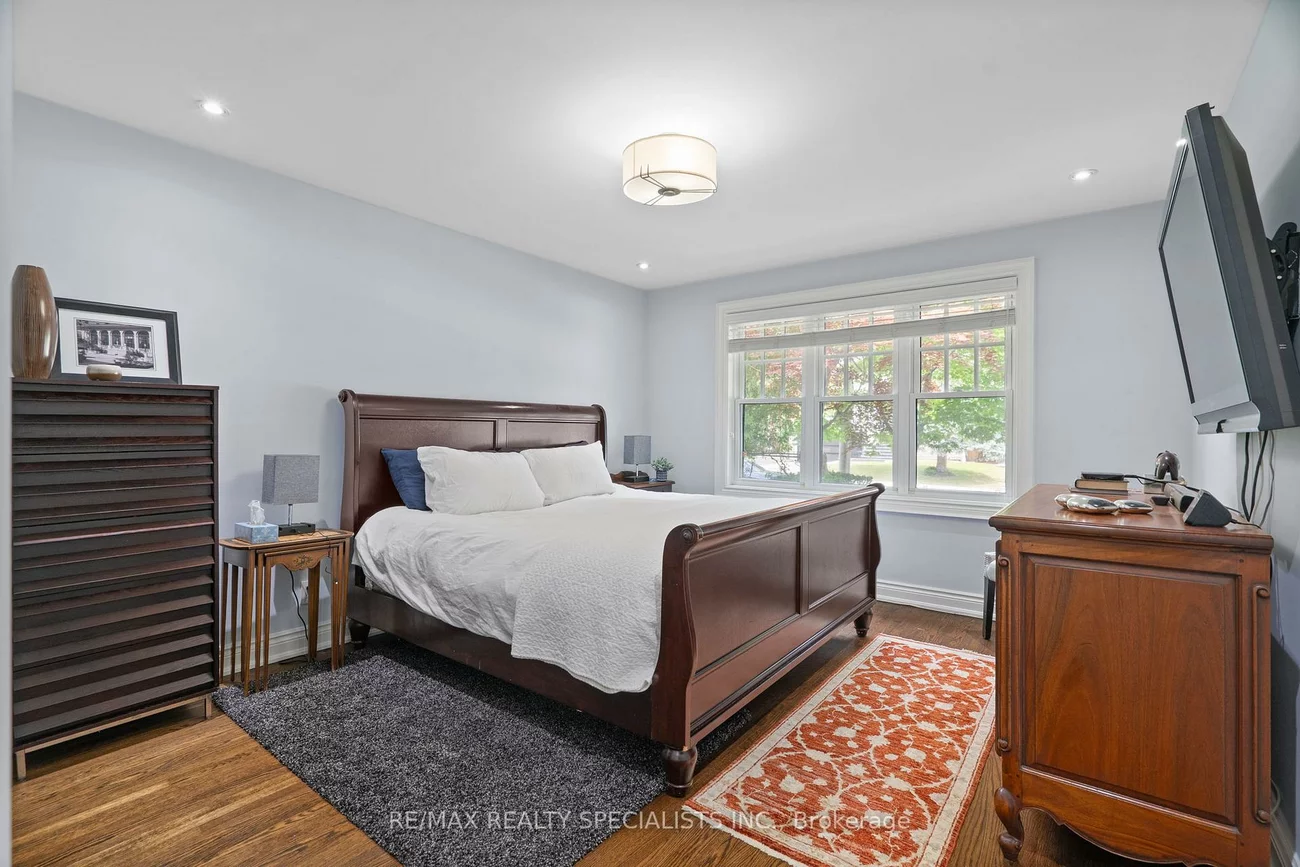 42, Heathview, Bayview Village, Toronto