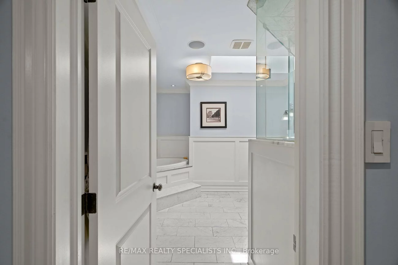 42, Heathview, Bayview Village, Toronto