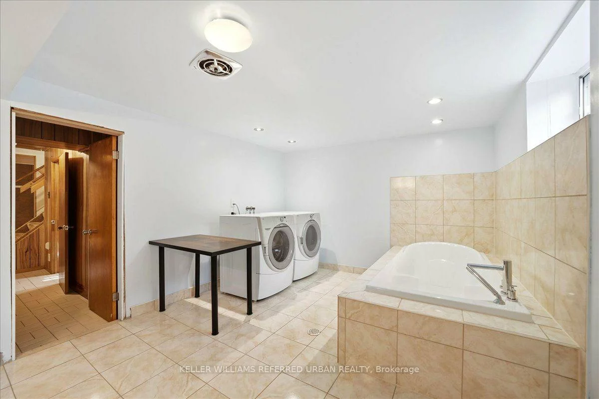 241, Churchill, Willowdale West, Toronto