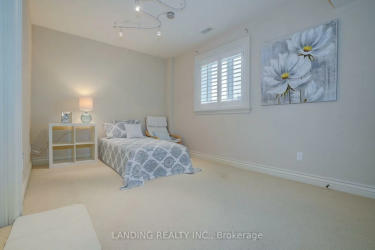 24, Abbotsford, Willowdale West, Toronto