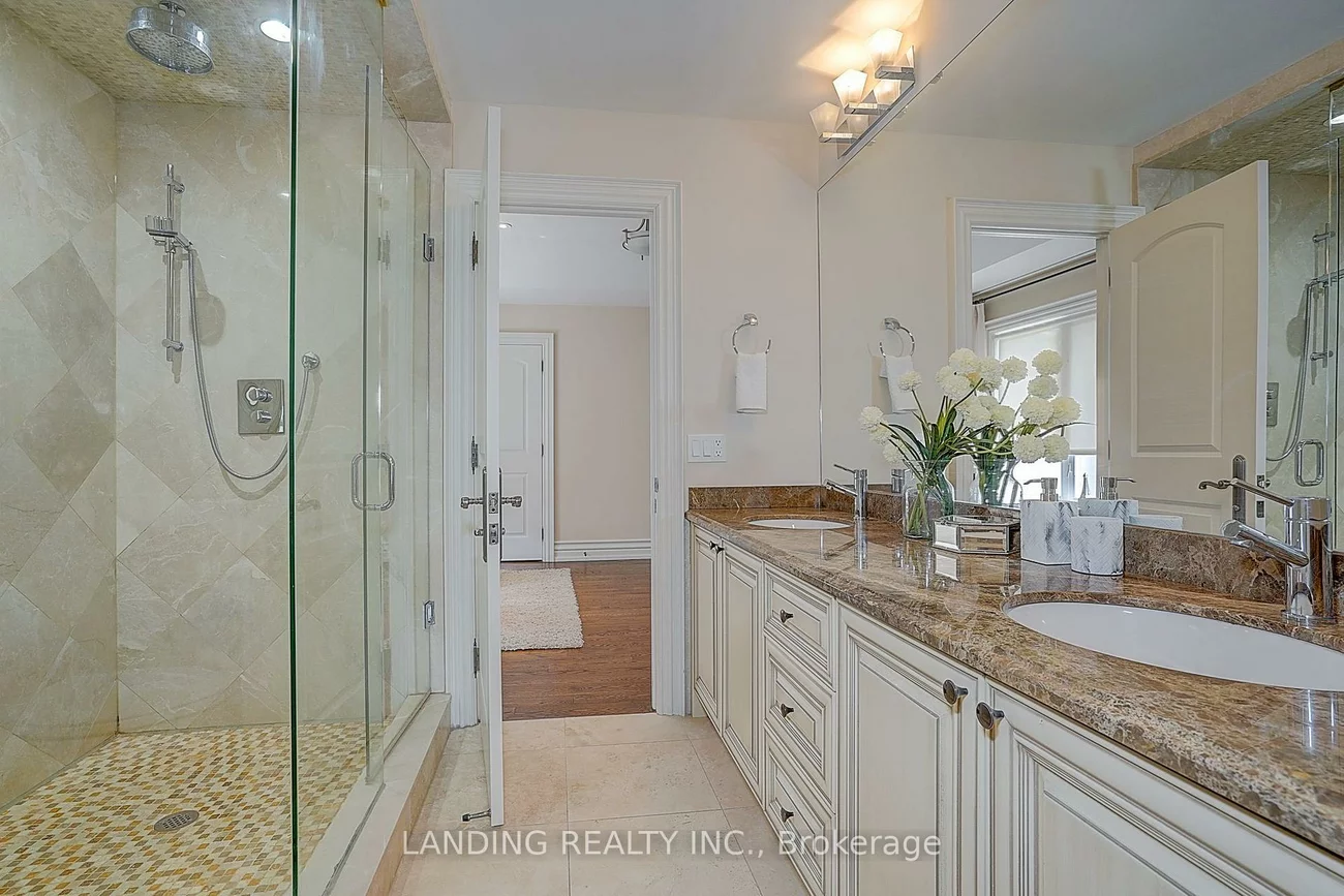 24, Abbotsford, Willowdale West, Toronto