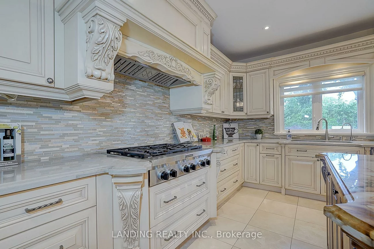 24, Abbotsford, Willowdale West, Toronto