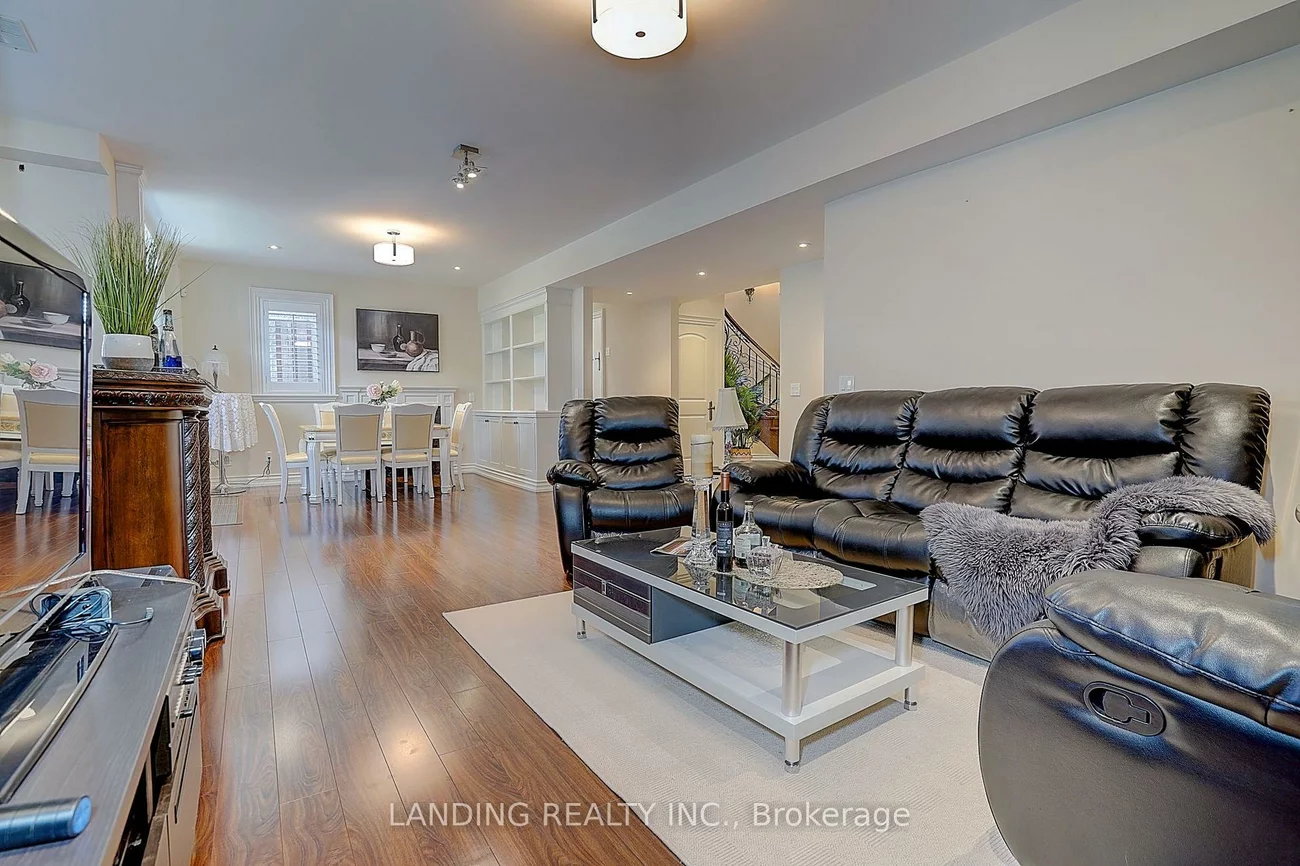 24, Abbotsford, Willowdale West, Toronto