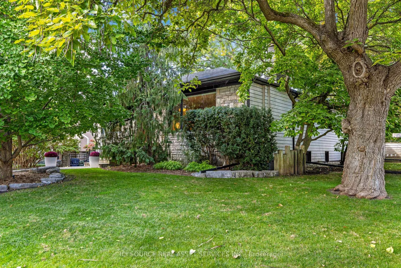 10, Red Oaks, Leaside, Toronto
