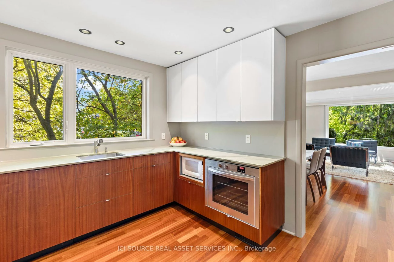 10, Red Oaks, Leaside, Toronto