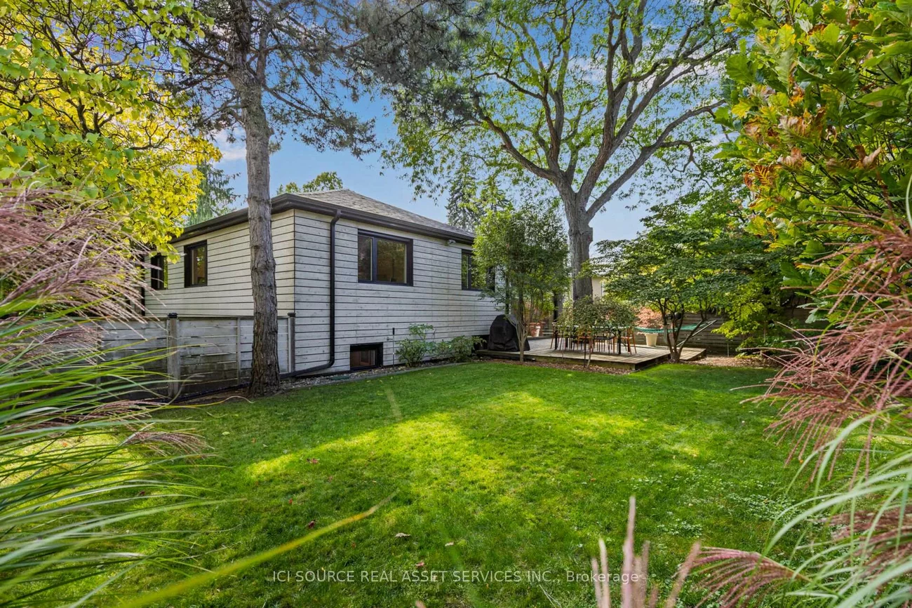 10, Red Oaks, Leaside, Toronto