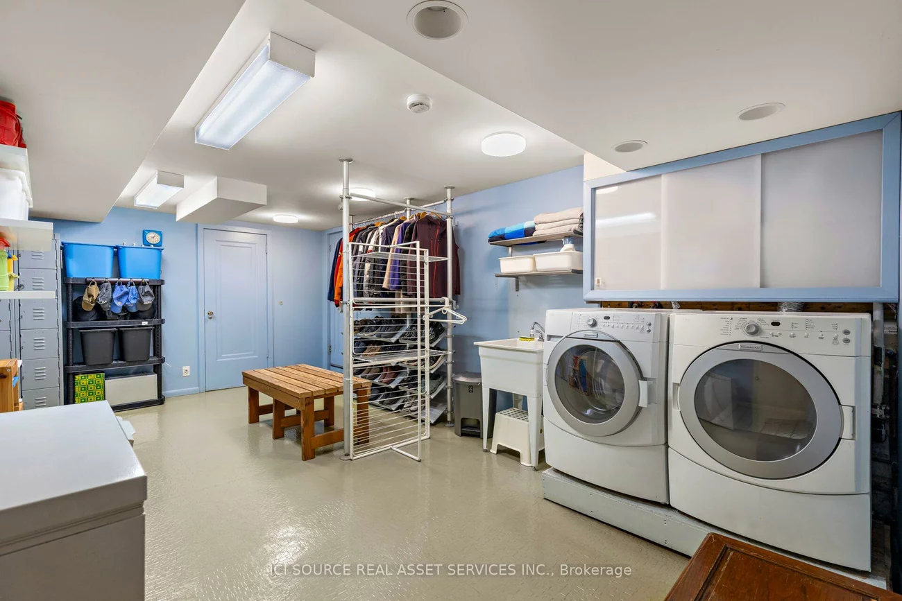 10, Red Oaks, Leaside, Toronto