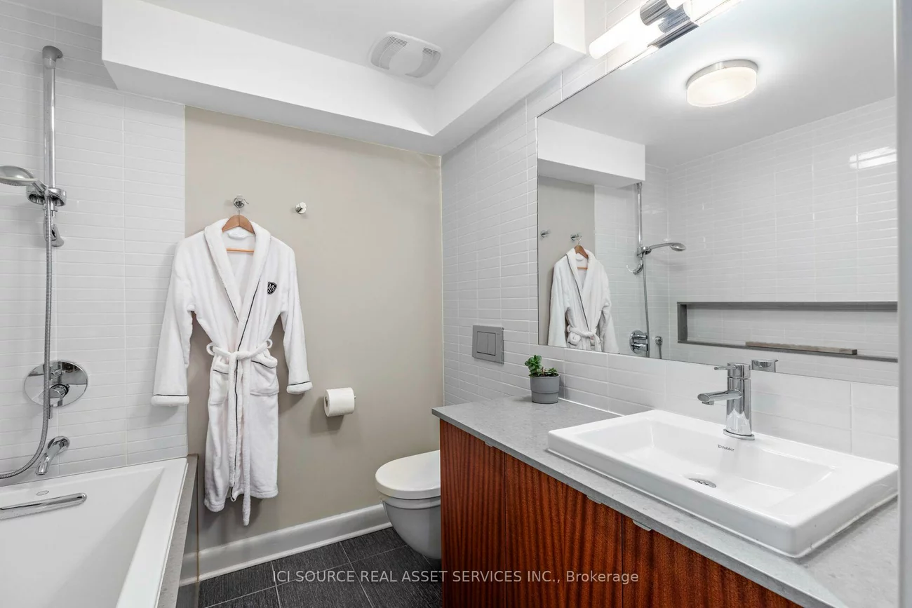 10, Red Oaks, Leaside, Toronto