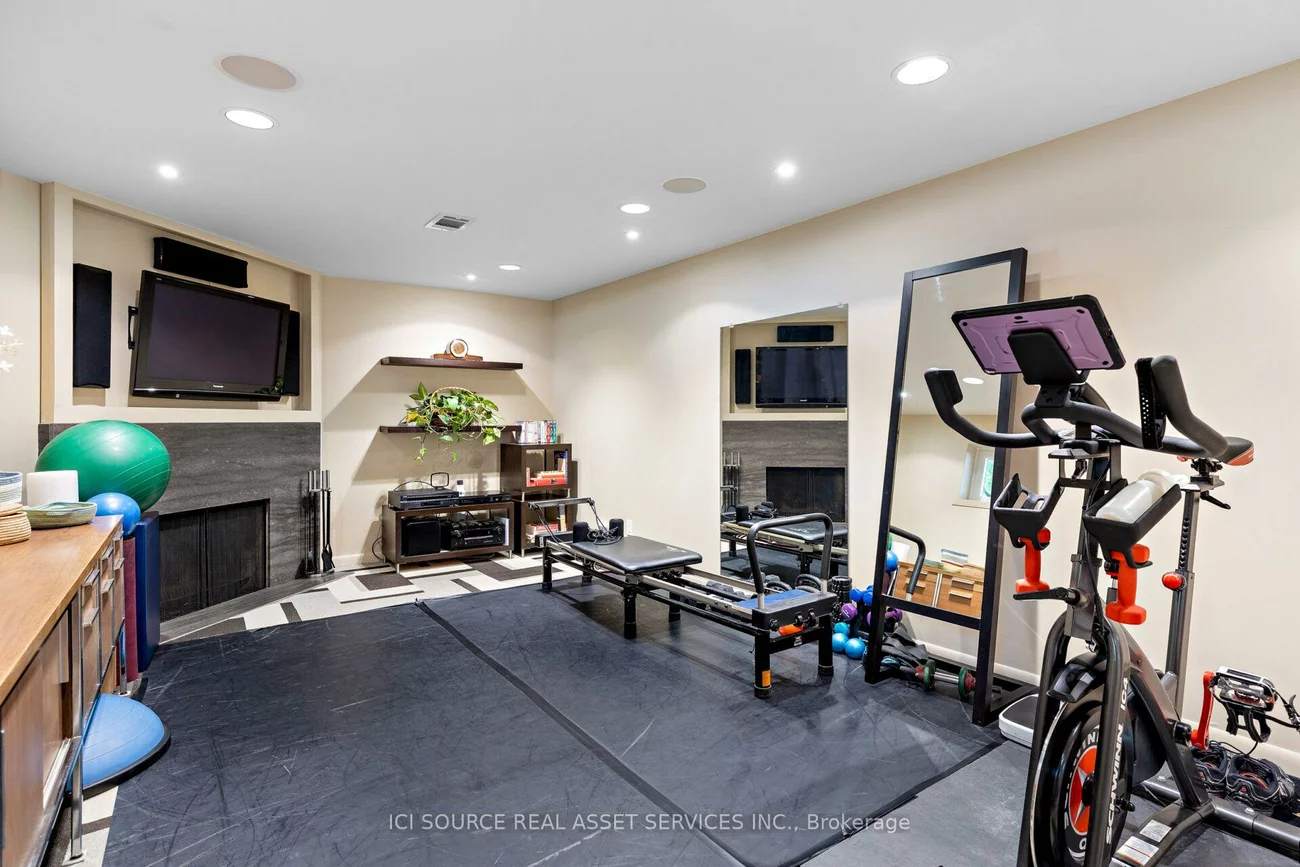 10, Red Oaks, Leaside, Toronto