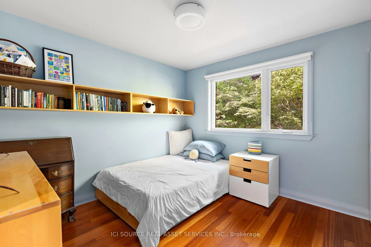 10, Red Oaks, Leaside, Toronto