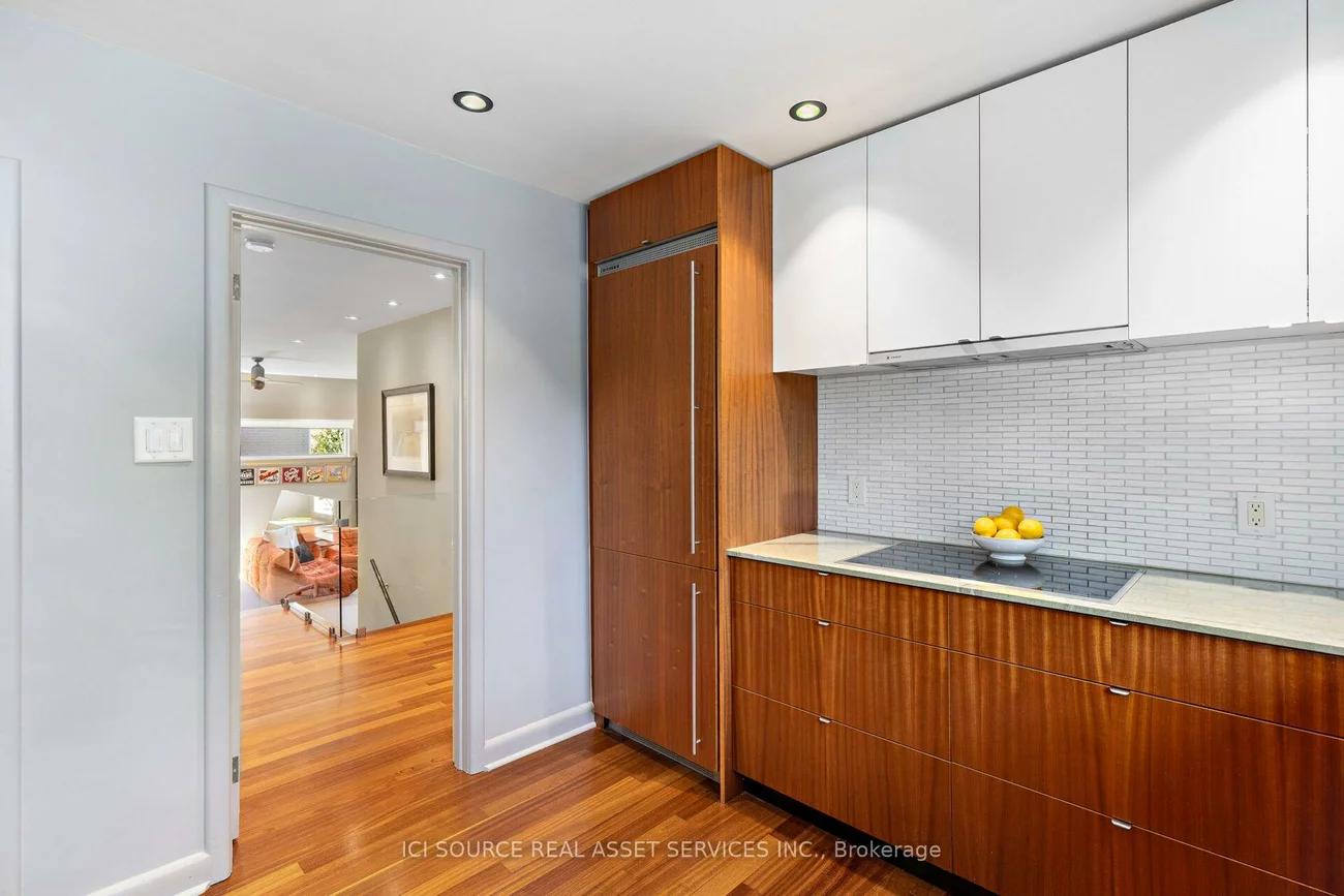 10, Red Oaks, Leaside, Toronto
