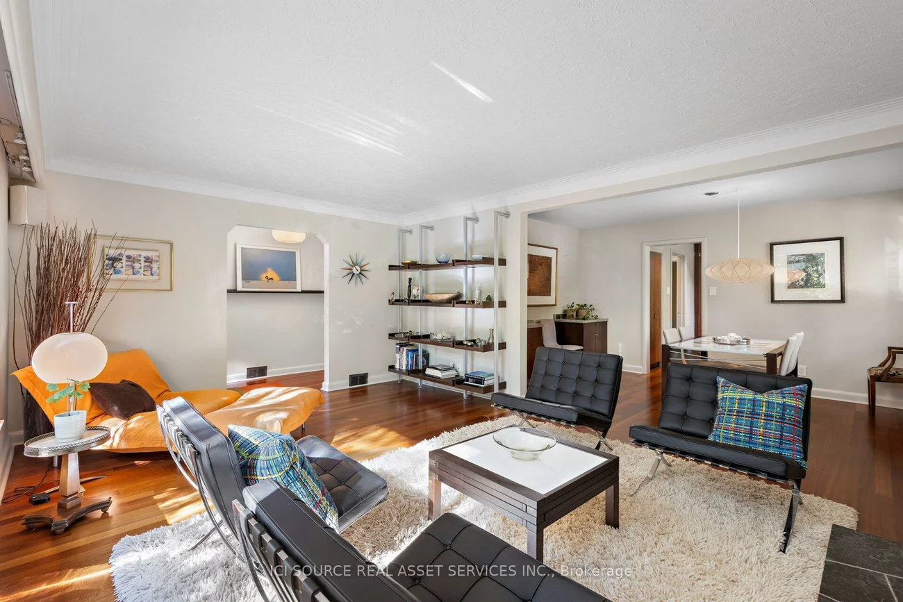 10, Red Oaks, Leaside, Toronto