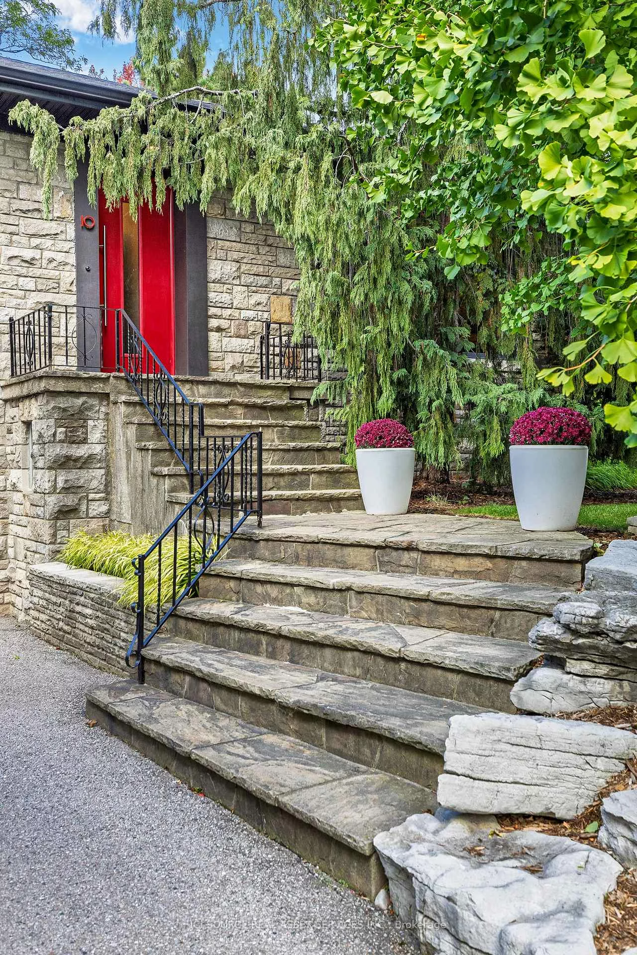10, Red Oaks, Leaside, Toronto