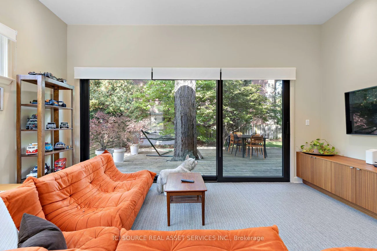 10, Red Oaks, Leaside, Toronto