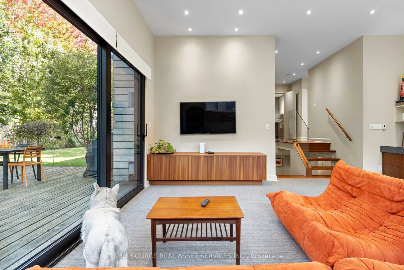 10, Red Oaks, Leaside, Toronto