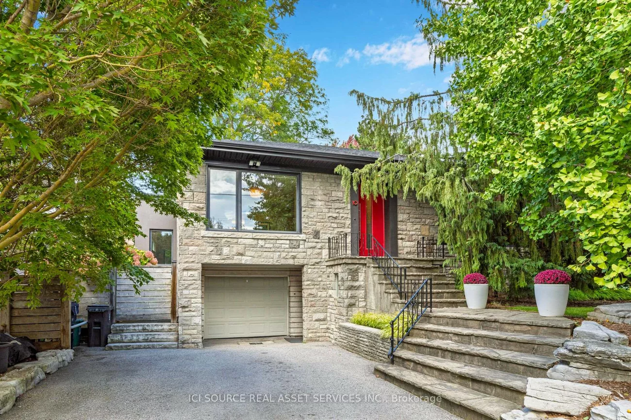 10, Red Oaks, Leaside, Toronto