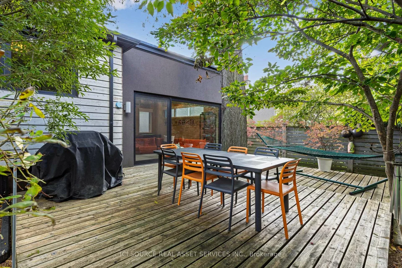 10, Red Oaks, Leaside, Toronto