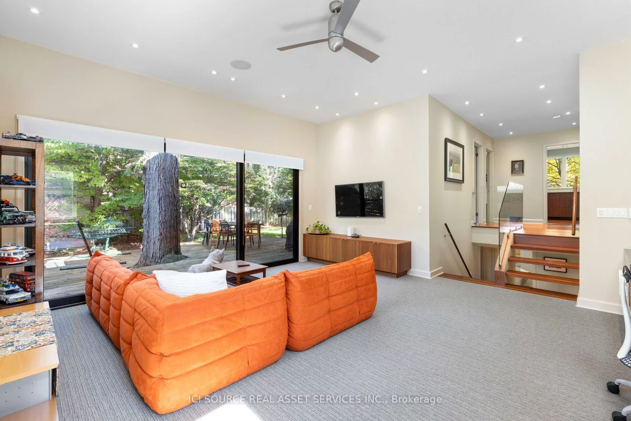 10, Red Oaks, Leaside, Toronto