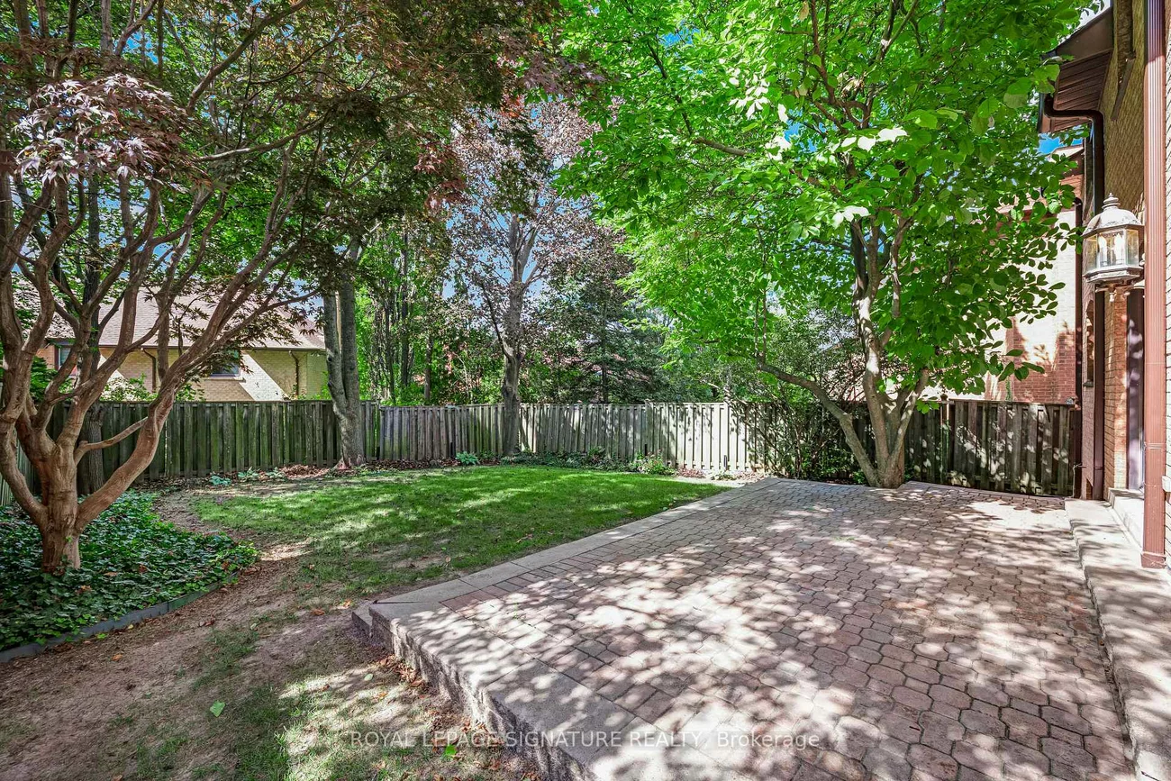 54, Ambrose, Bayview Village, Toronto