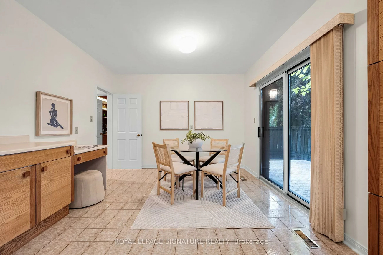 54, Ambrose, Bayview Village, Toronto