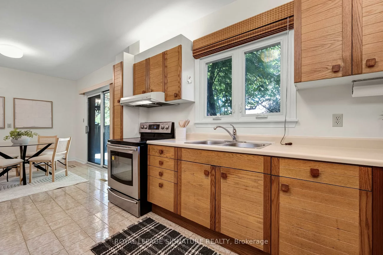 54, Ambrose, Bayview Village, Toronto