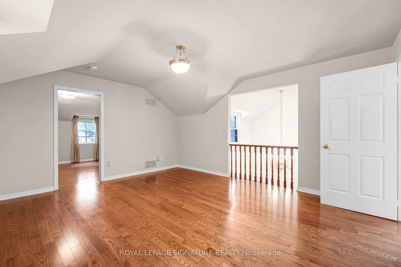 54, Ambrose, Bayview Village, Toronto