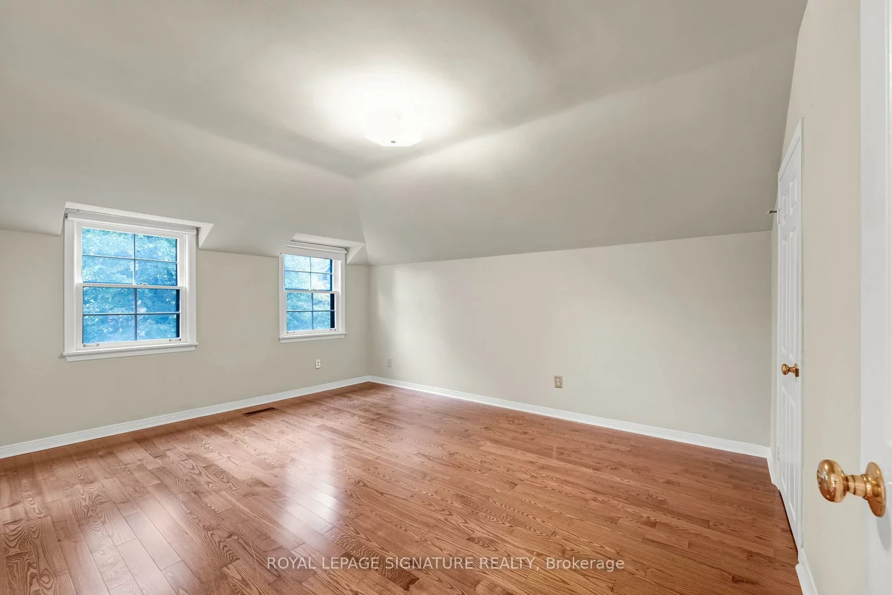 54, Ambrose, Bayview Village, Toronto