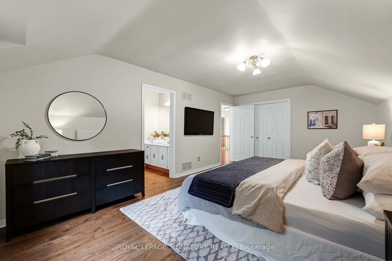 54, Ambrose, Bayview Village, Toronto