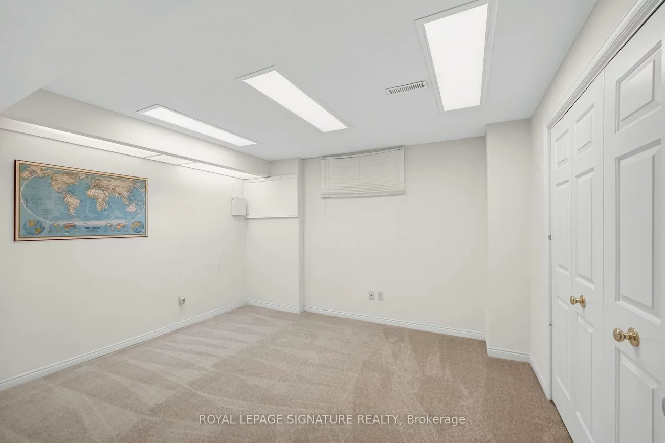 54, Ambrose, Bayview Village, Toronto