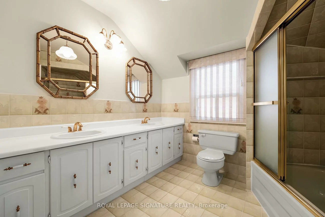 54, Ambrose, Bayview Village, Toronto