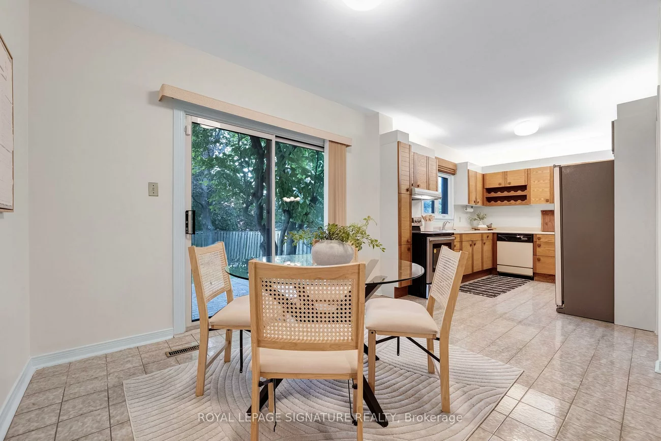54, Ambrose, Bayview Village, Toronto