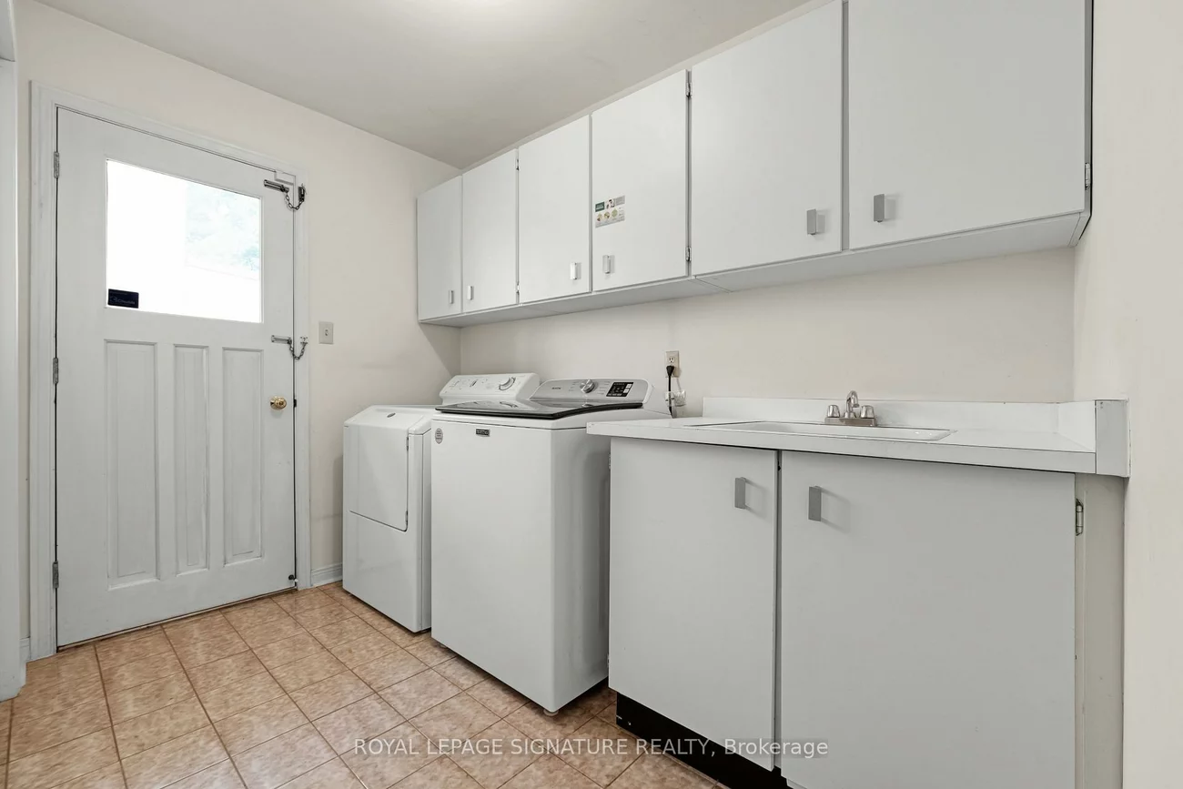 54, Ambrose, Bayview Village, Toronto