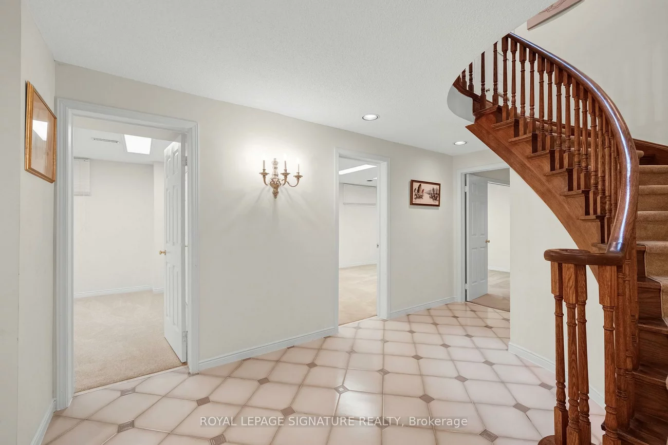 54, Ambrose, Bayview Village, Toronto