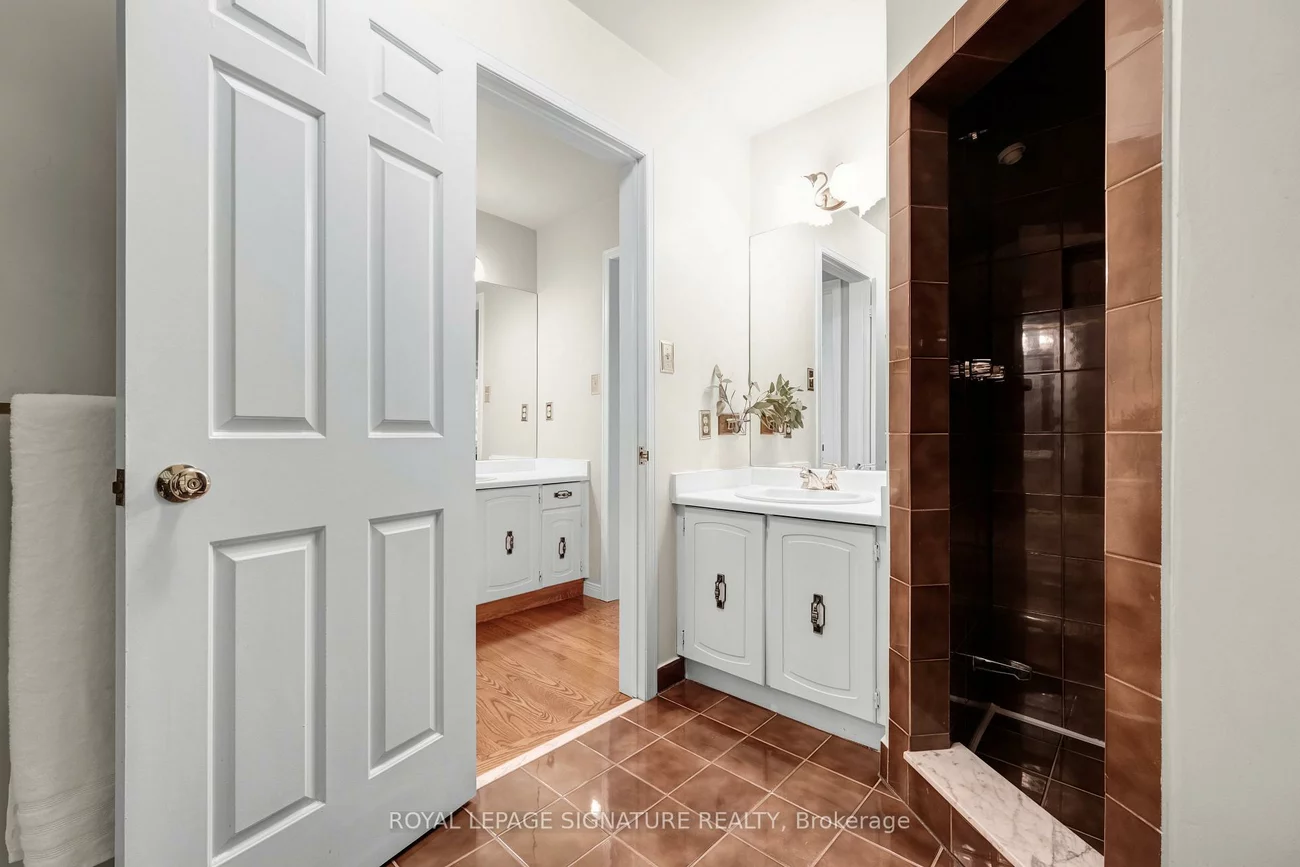 54, Ambrose, Bayview Village, Toronto