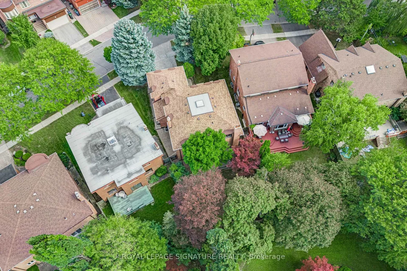 54, Ambrose, Bayview Village, Toronto