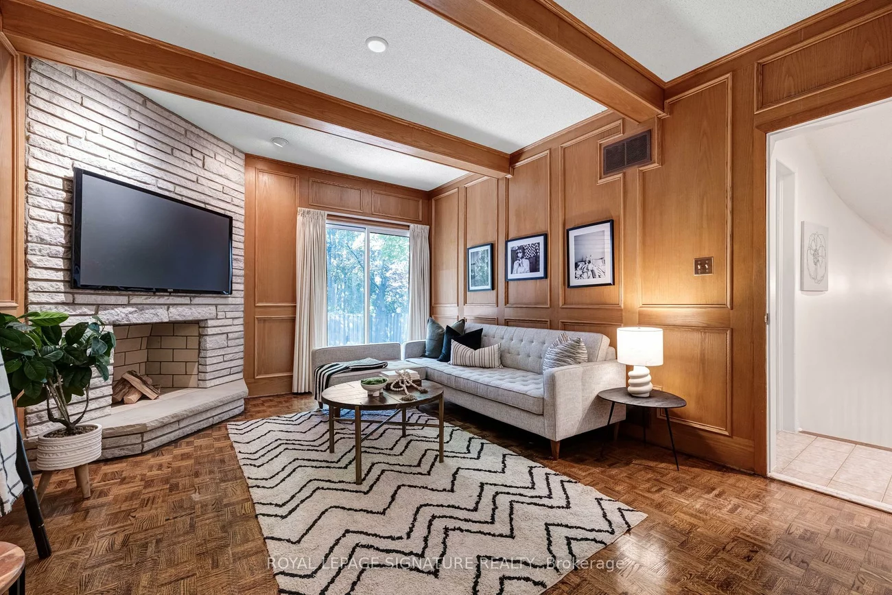 54, Ambrose, Bayview Village, Toronto
