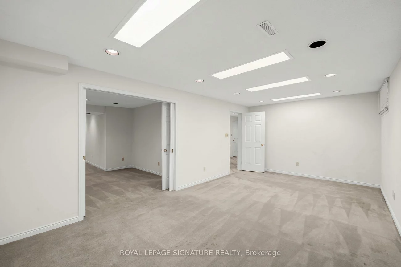 54, Ambrose, Bayview Village, Toronto