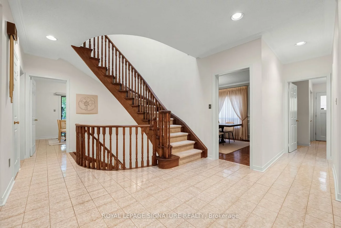 54, Ambrose, Bayview Village, Toronto