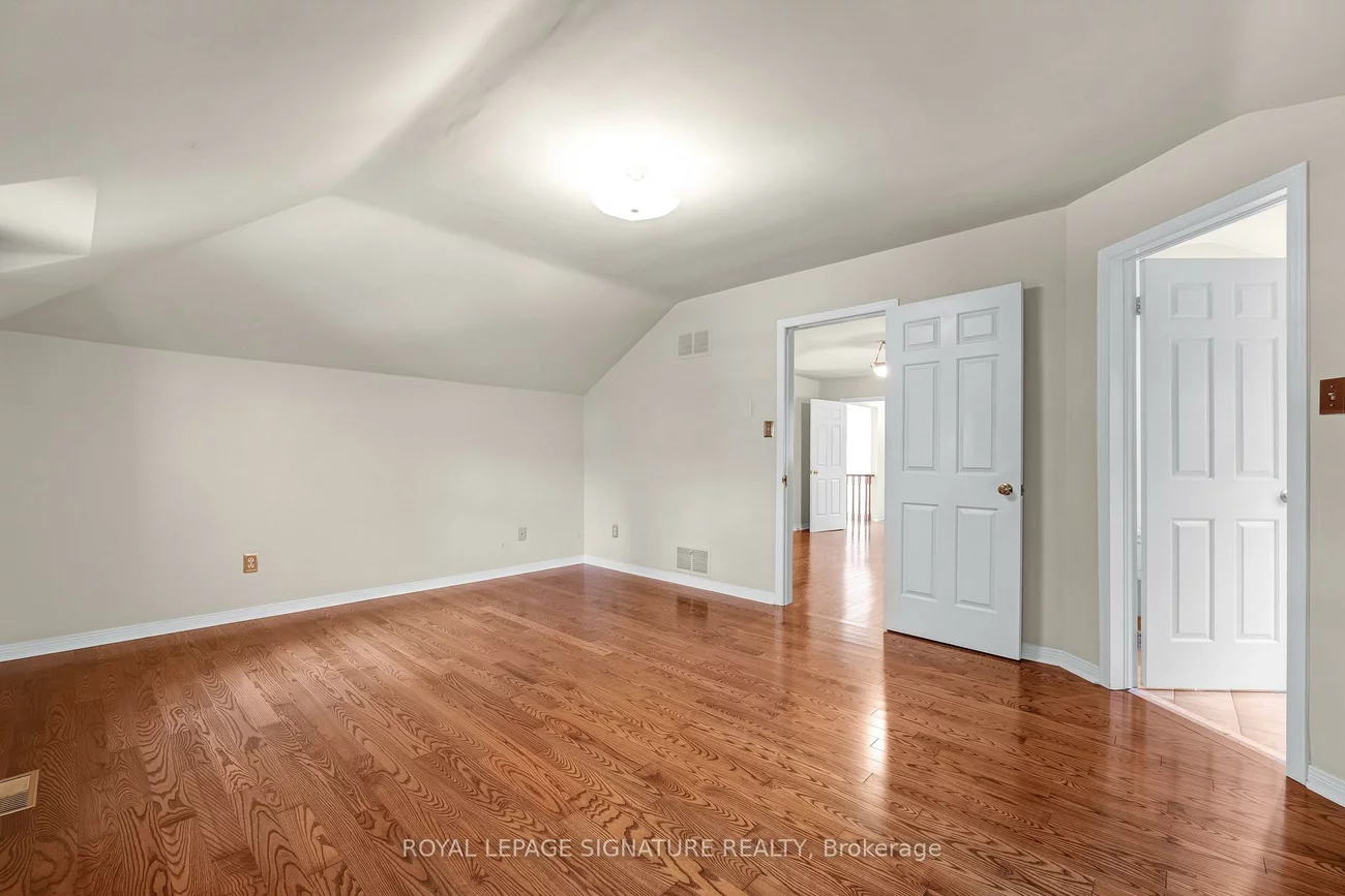 54, Ambrose, Bayview Village, Toronto