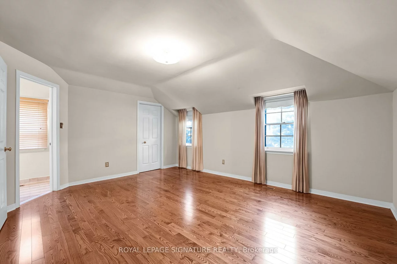 54, Ambrose, Bayview Village, Toronto