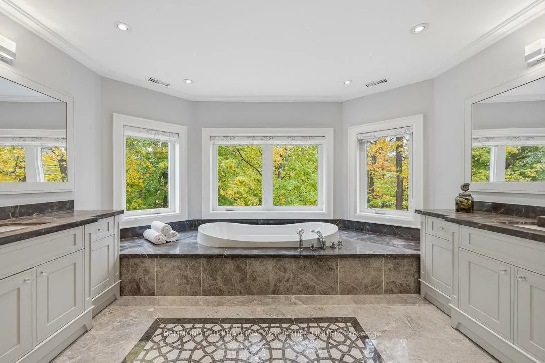 25, Sifton, Bayview Village, Toronto