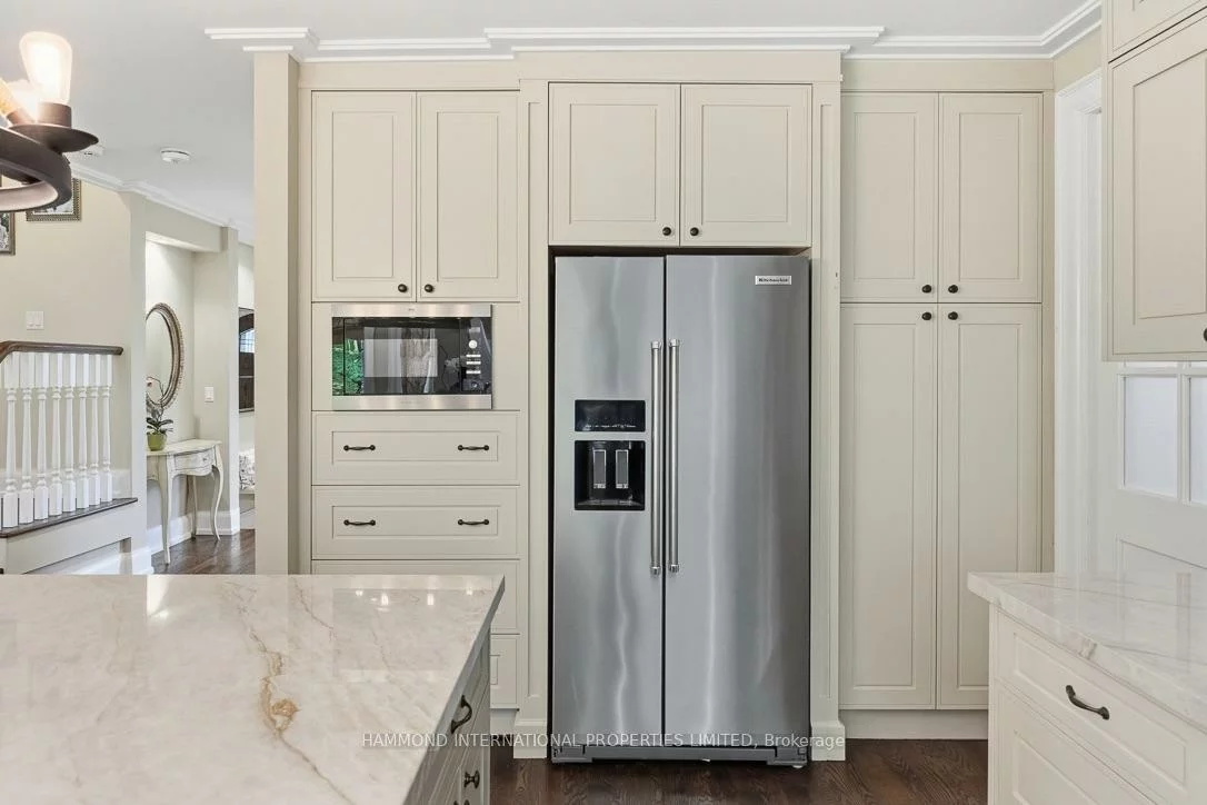 25, Sifton, Bayview Village, Toronto