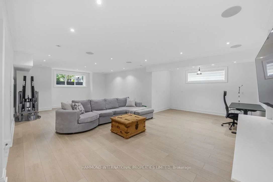 25, Sifton, Bayview Village, Toronto
