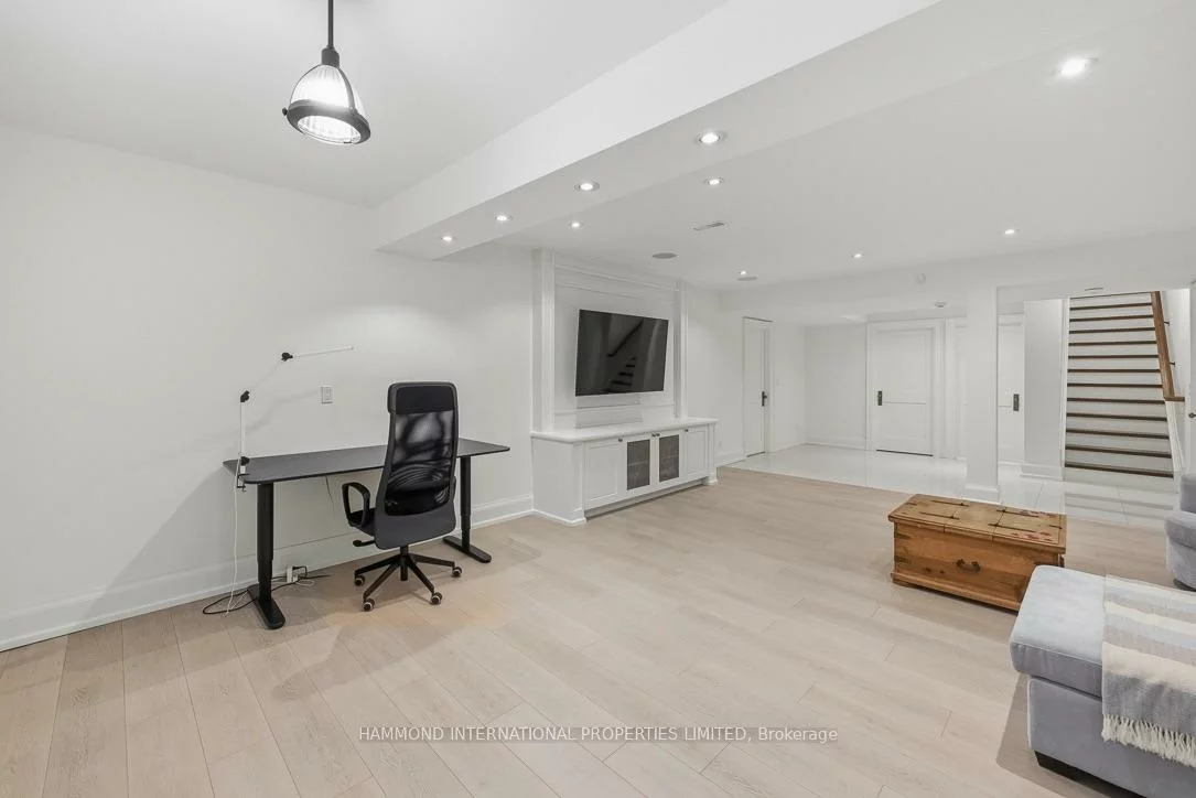 25, Sifton, Bayview Village, Toronto