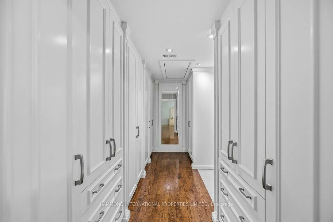 25, Sifton, Bayview Village, Toronto
